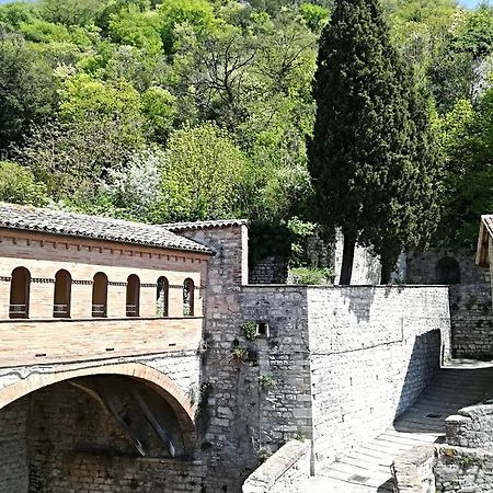 Civico 10 Hotel Gubbio Buitenkant foto