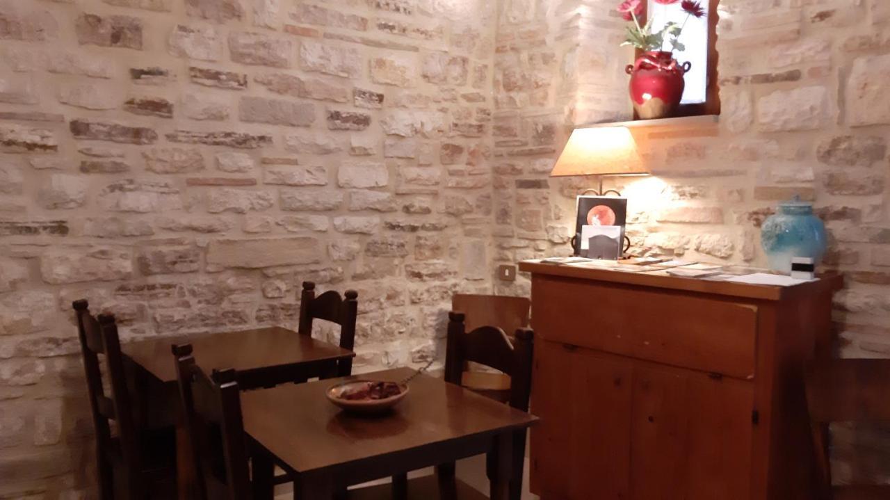 Civico 10 Hotel Gubbio Buitenkant foto