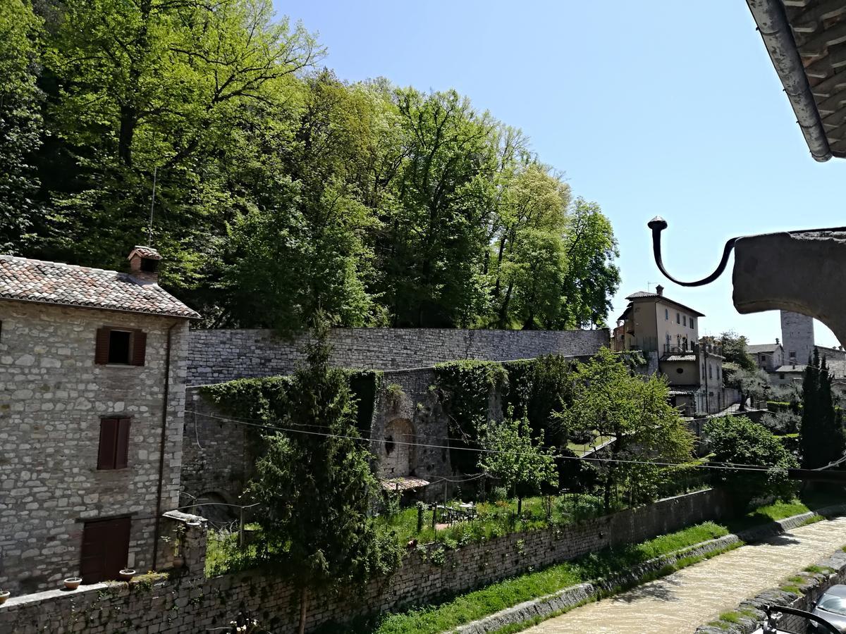 Civico 10 Hotel Gubbio Buitenkant foto