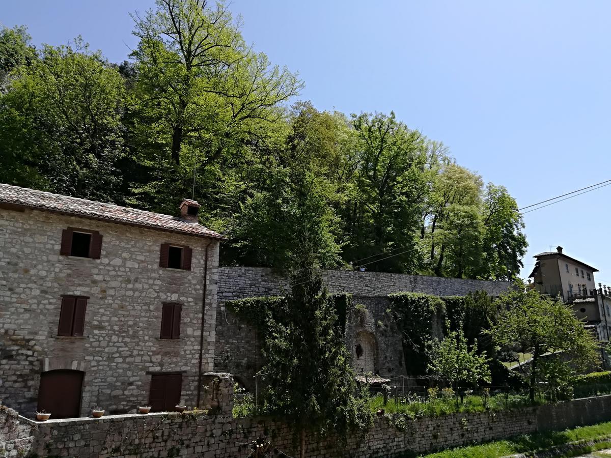 Civico 10 Hotel Gubbio Buitenkant foto