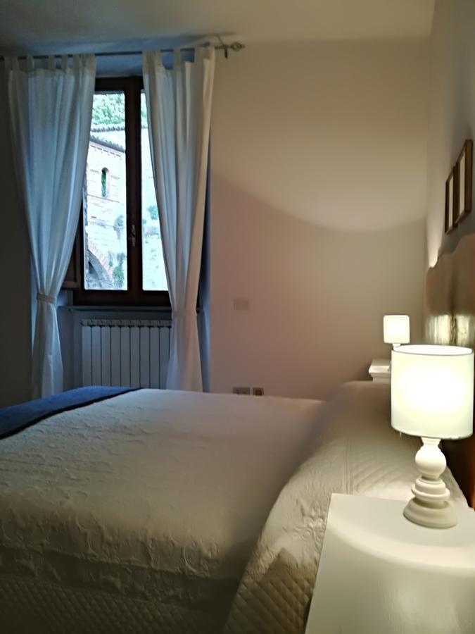 Civico 10 Hotel Gubbio Buitenkant foto