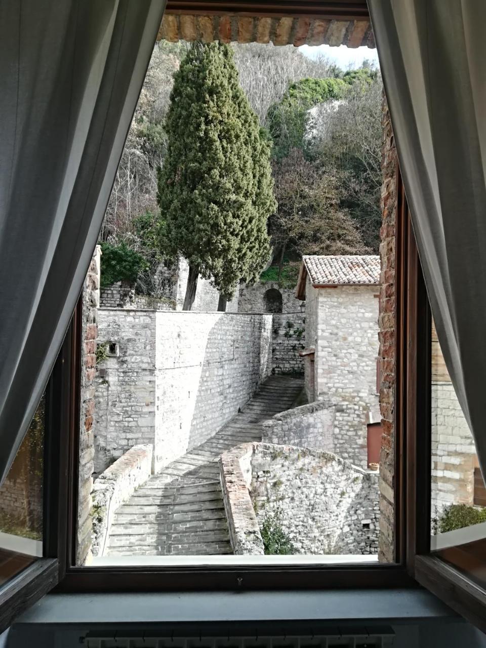 Civico 10 Hotel Gubbio Buitenkant foto